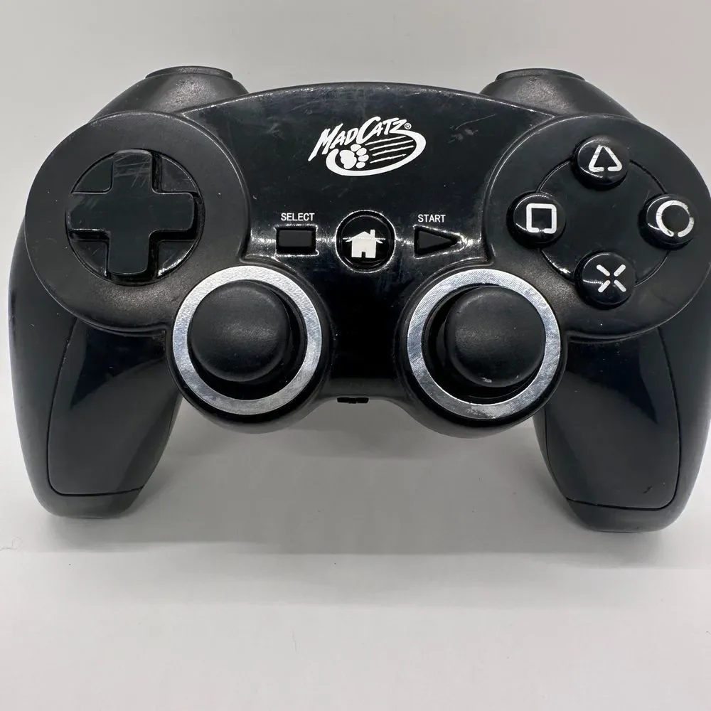 MadCatz Game Controller Wireless Pad Battery‎ PoweredBlack Dual Analog Sticks